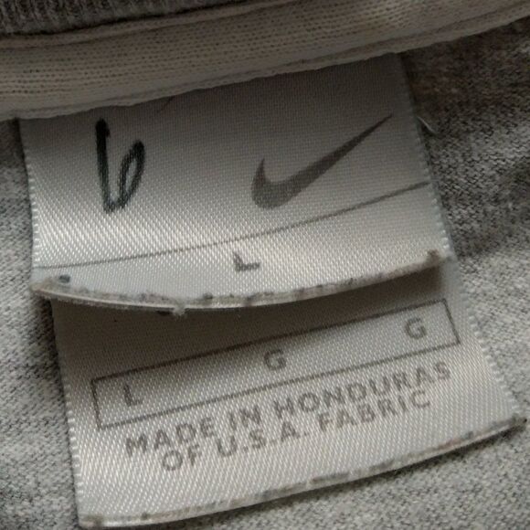 Vintage Nike Small Swoosh Logo T-Shirt - Picture 4 of 8